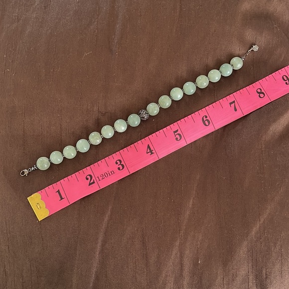 Vintage stone bracelet. Light green. Looks like jade but not certain. - Picture 7 of 12